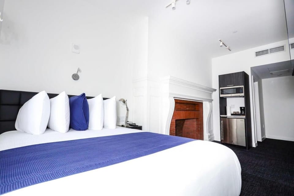Stylish Hotel Room in Boston's Fenway - Unit #107 Apartment in Back Bay