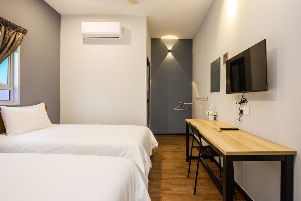 Bed, TV and multimedia, Photo of the whole room, Bedroom, air conditioner