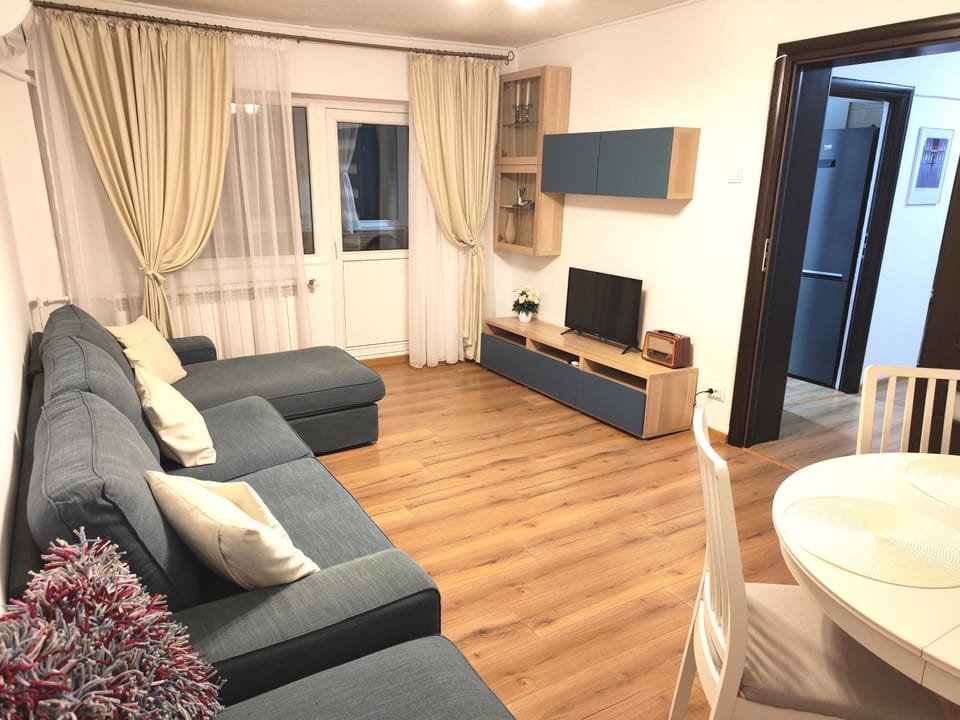 Communal lounge/ TV room, TV and multimedia, Living room, Seating area