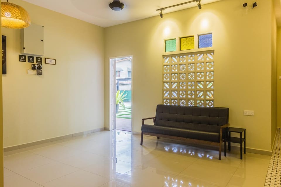 Living room, Seating area, On site, hair dryier, internet