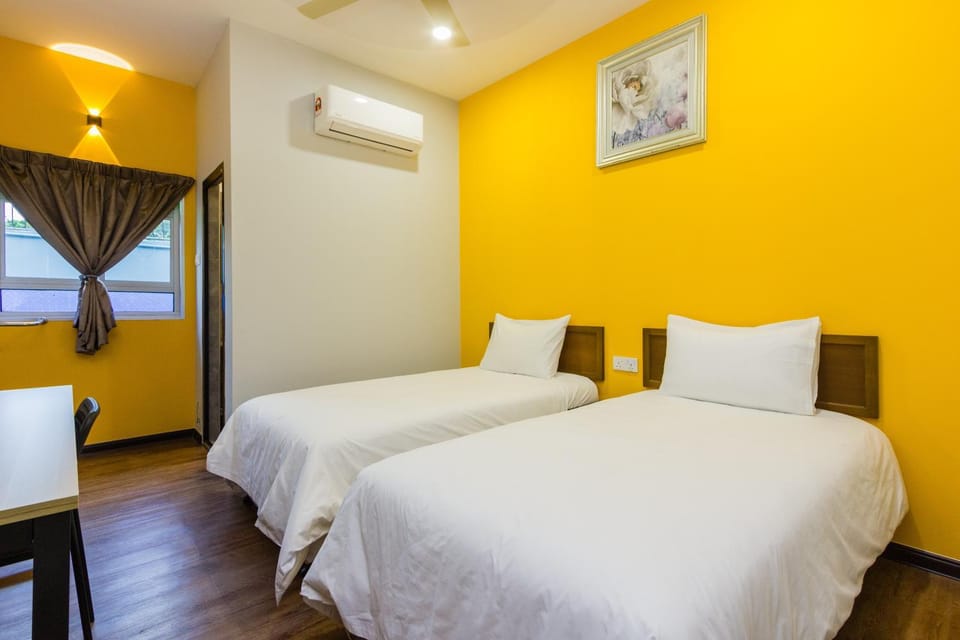 Shower, Toilet, Bed, TV and multimedia, Photo of the whole room, Bedroom, internet, internet, towels, towels, air conditioner