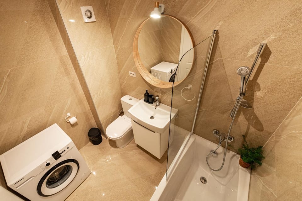 Toilet, Bathroom, Bath, towels, washing machine