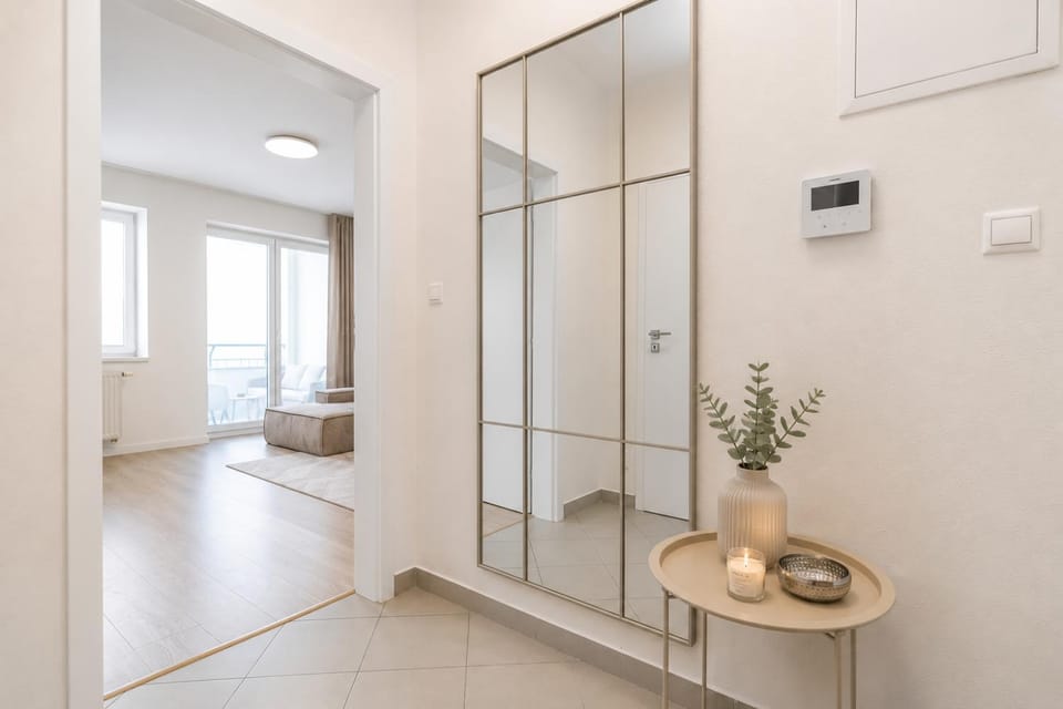 ALURE RESIDENCES 3 & 24h self check-in, parking in the garage in the apartment building included, new building, terrace, green location with a forest park with a lake, children's playground Apartment in Slovakia