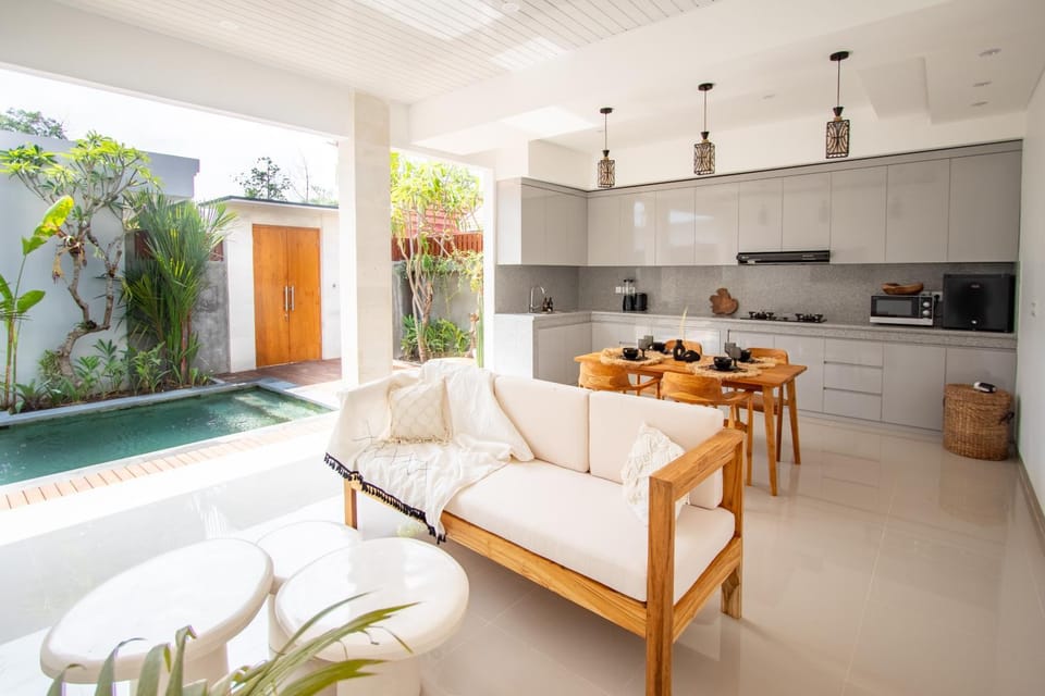 Kitchen or kitchenette, Living room, Pool view