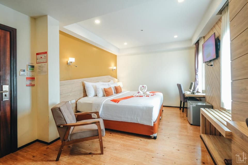 Bed, TV and multimedia, Bedroom, hair dresser