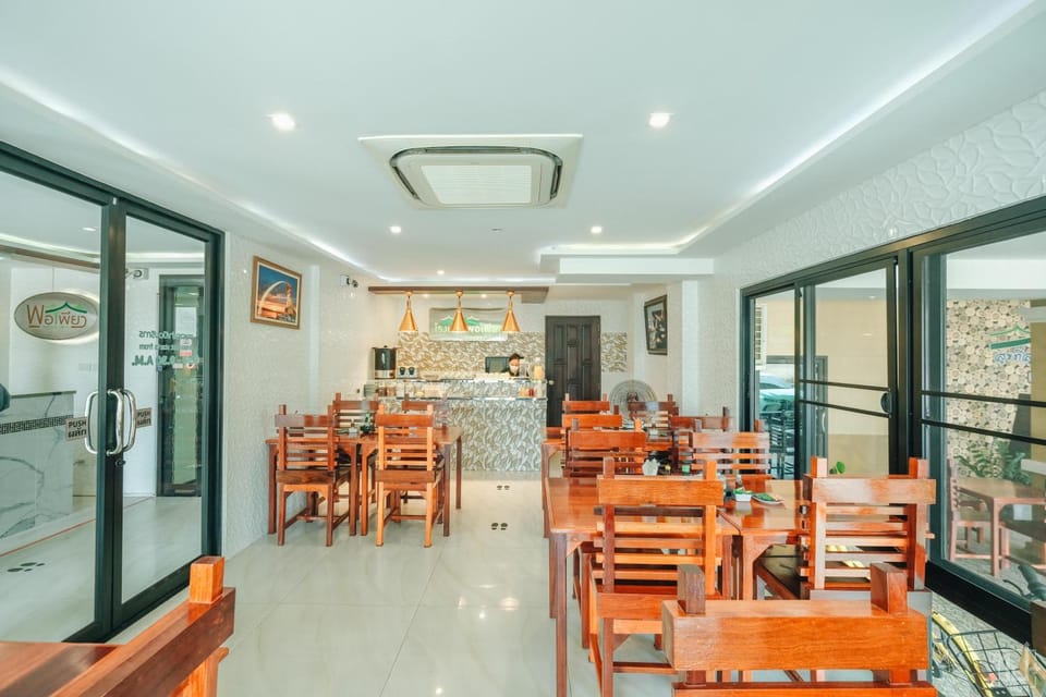 Restaurant/places to eat, Restaurant/places to eat