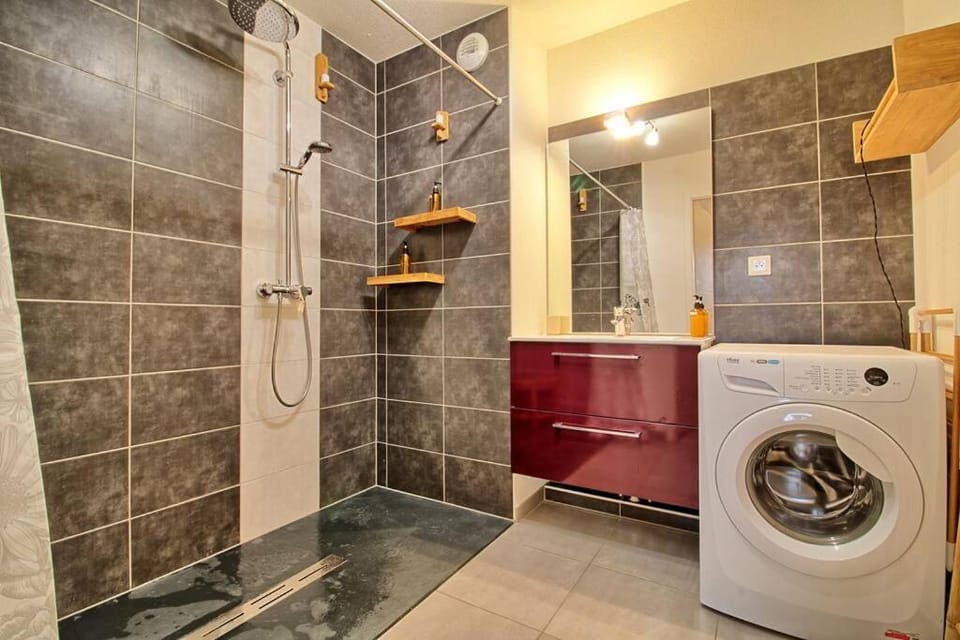 Shower, Bathroom, washing machine