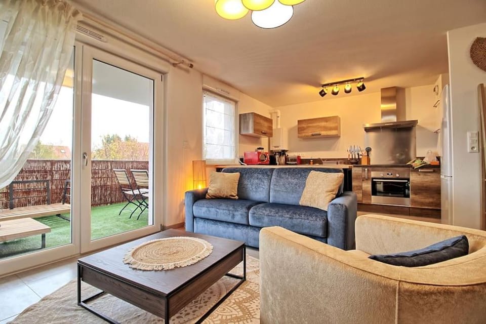 Living room, pet friendly, stove