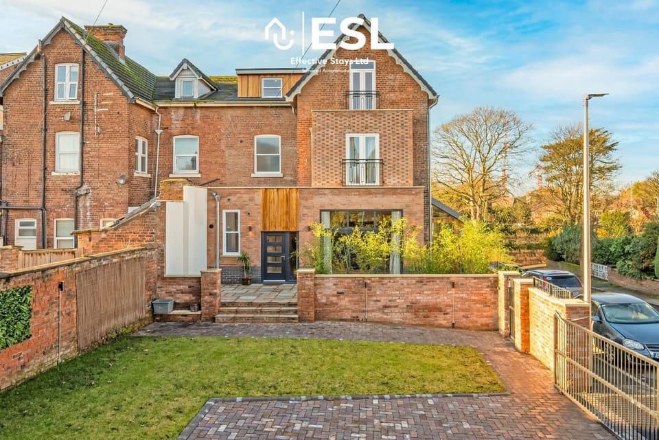 Property building, Street view, Location