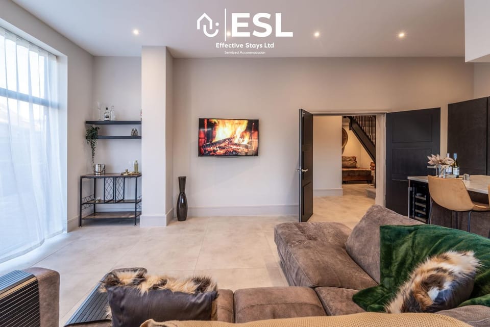 Communal lounge/ TV room, TV and multimedia, Living room, Seating area