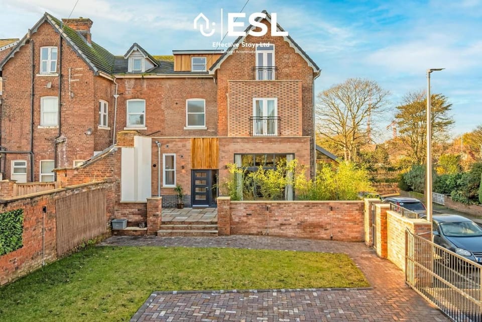 Stunning 4 bedroom home House in Chester
