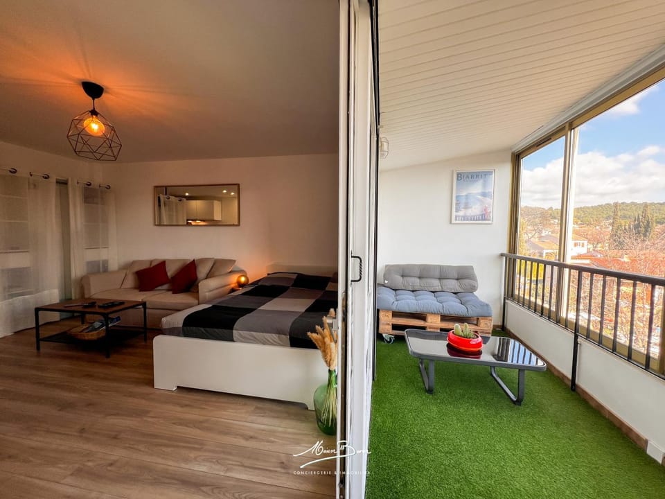 Patio, Bed, Photo of the whole room