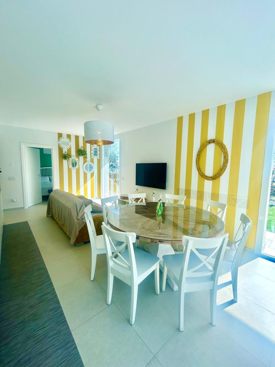 Living room, Dining area