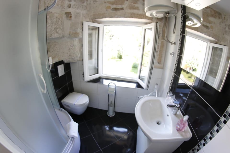 Shower, Toilet, Landmark view, Street view
