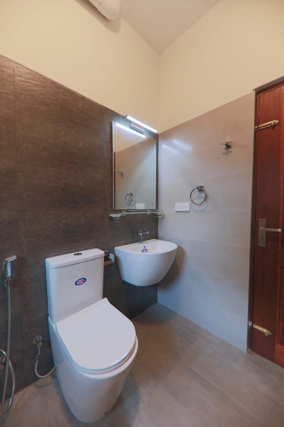 Shower, Toilet, Bathroom, bidet, towels