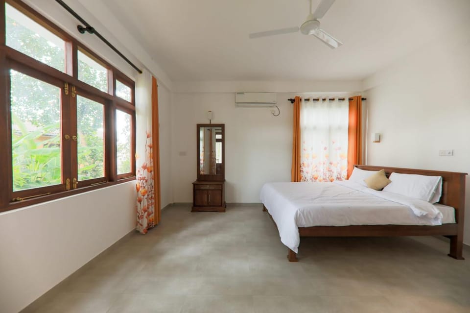 Bed, Photo of the whole room, Bedroom, fireplace, air conditioner