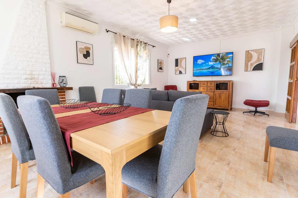 Communal lounge/ TV room, Living room, Dining area