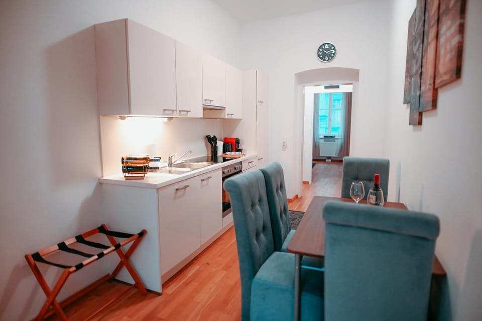 Kitchen or kitchenette, Seating area, Dining area, pet friendly, stove