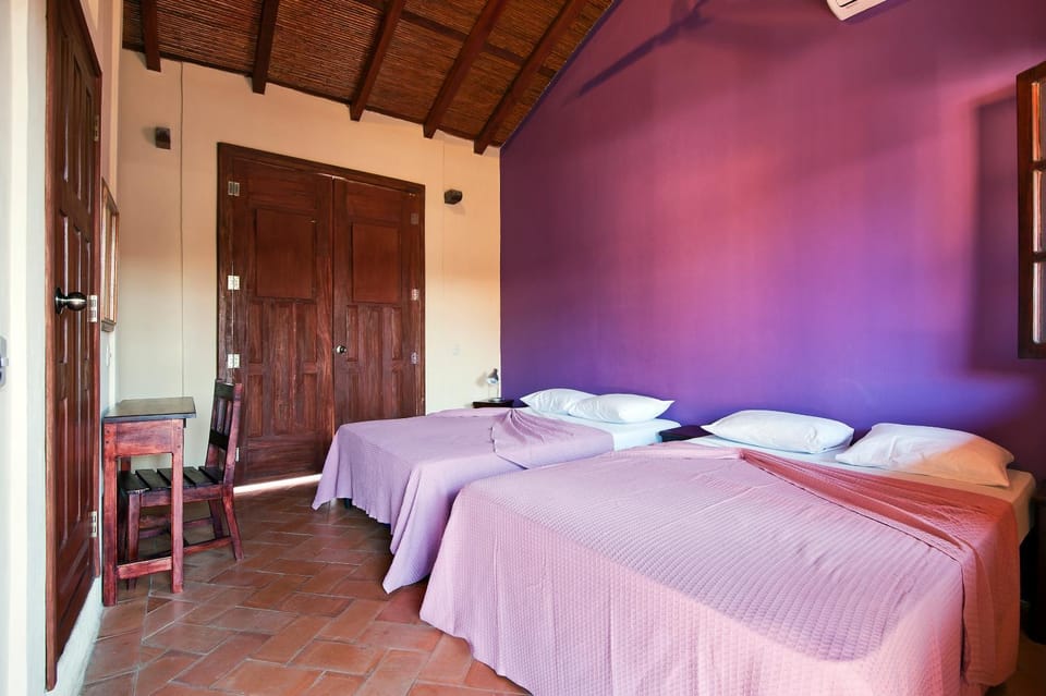 Bed, Photo of the whole room, Decorative detail