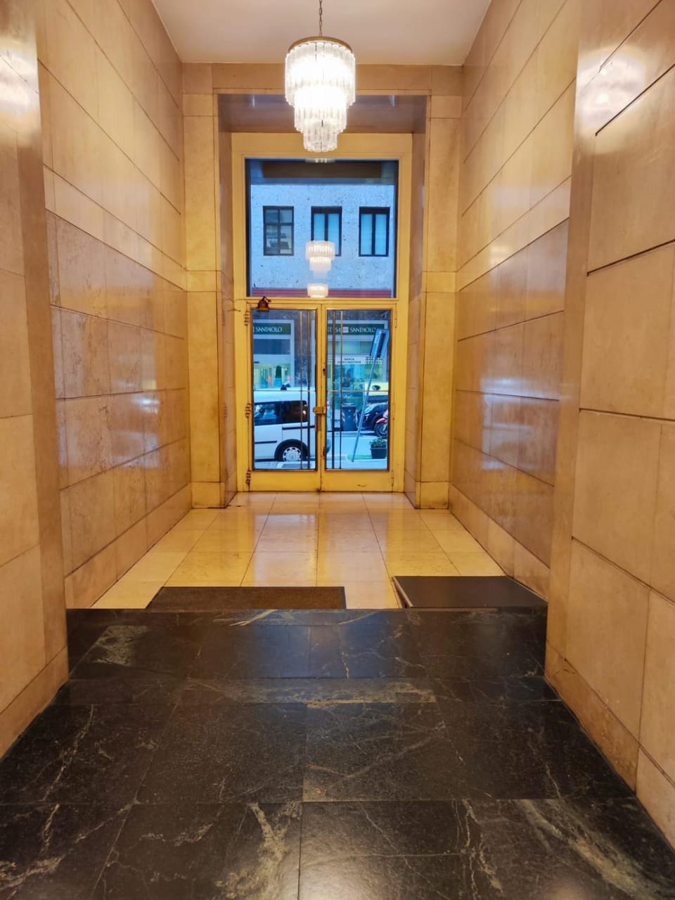 Facade/entrance