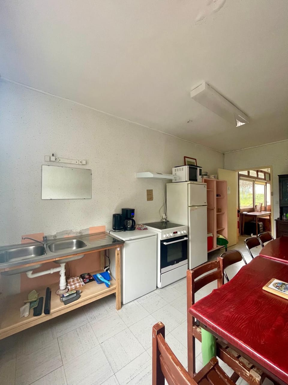 Kitchen or kitchenette, Dining area, stove