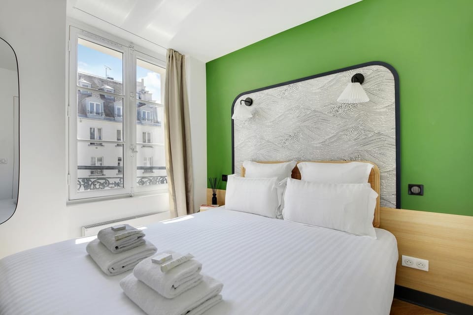 Bed, Photo of the whole room, Bedroom, towels