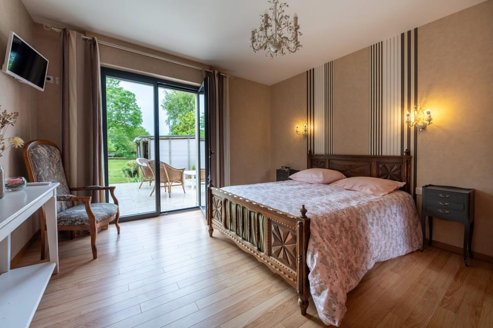 Property building, Living room, Bedroom