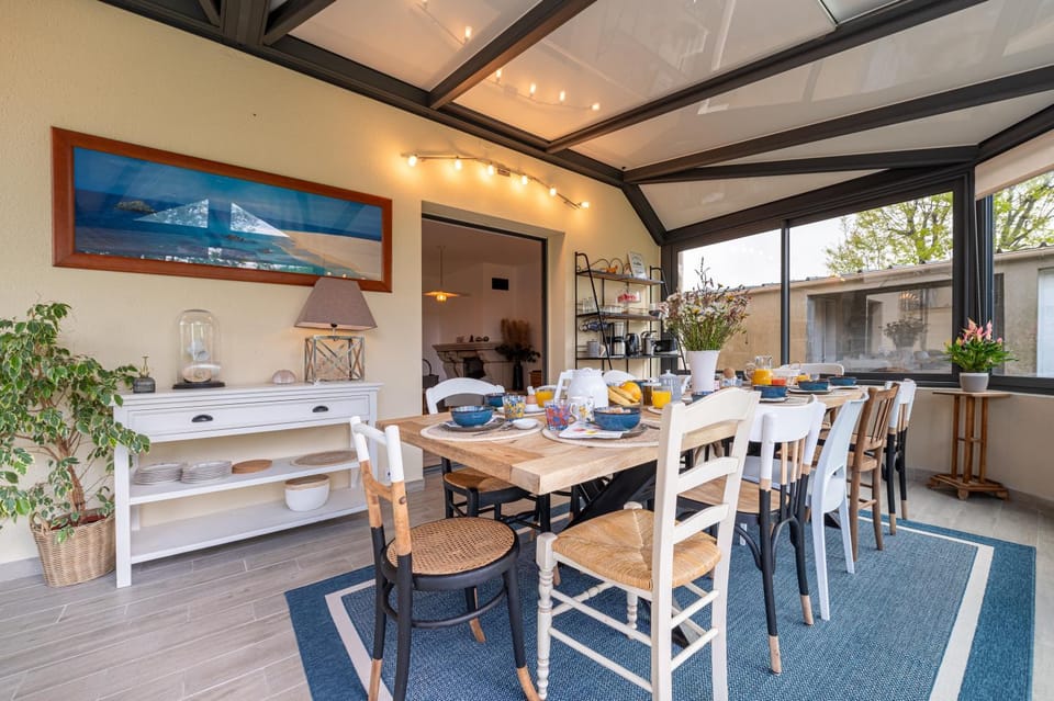 Property building, Kitchen or kitchenette, Living room