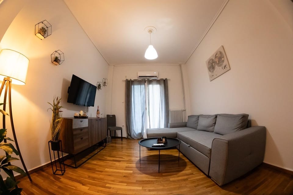 TV and multimedia, Living room, Seating area, Evening entertainment