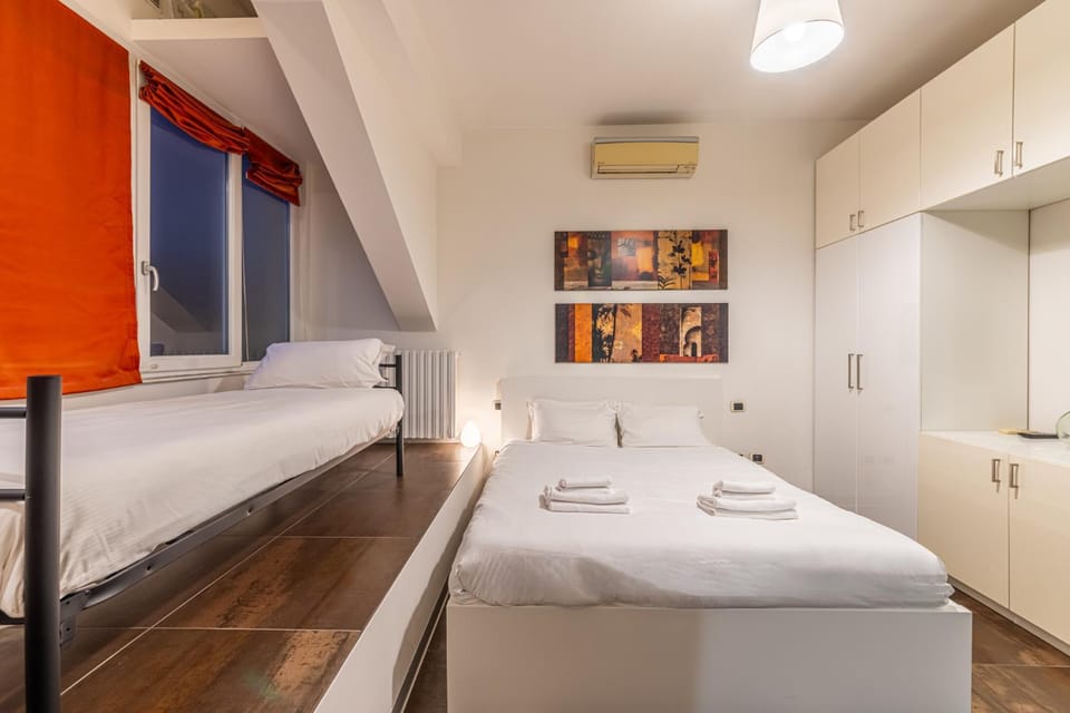 Bed, Bedroom, towels, wardrobe