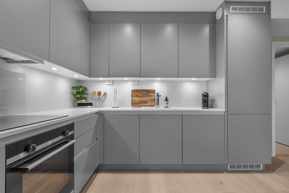 Coffee/tea facilities, Kitchen or kitchenette, oven, stove, kitchen
