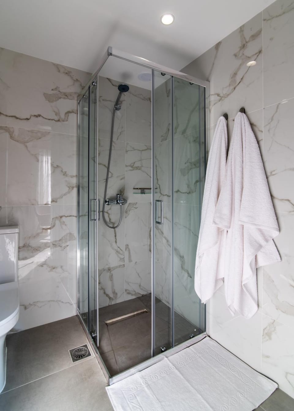 Shower, Bathroom, towels