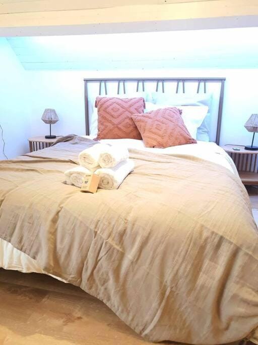 CHANGEMENT DE GESTION - Studio "L'Amoureuse" avec Baignoire - Calme proche Atlantis Apartment in Pays de la Loire