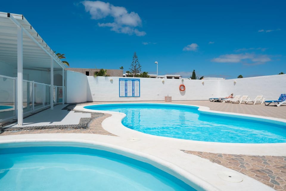 Pool view, Swimming pool, sunbed