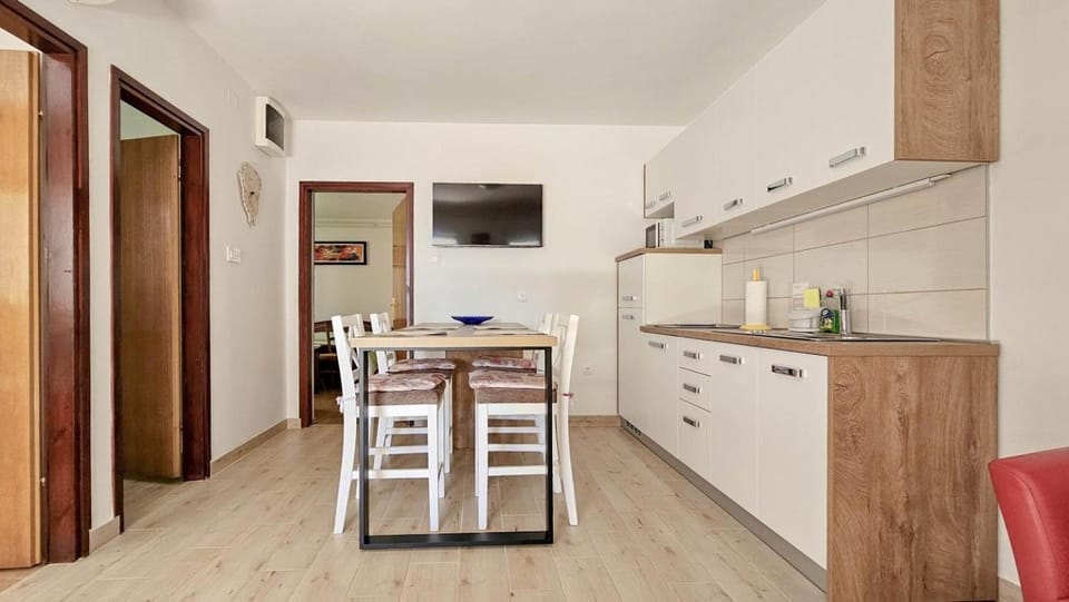 TV and multimedia, Kitchen or kitchenette