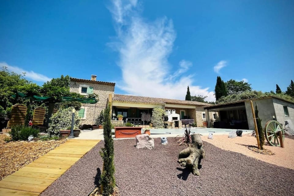 84A - "Mas d'Elise" magnificent villa with pool in the heart of Luberon Villa in Provence-Alpes-Côte d'Azur