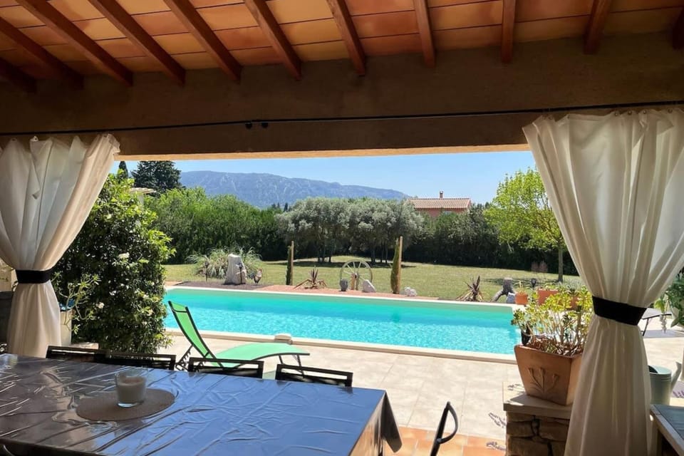 84A - "Mas d'Elise" magnificent villa with pool in the heart of Luberon Villa in Provence-Alpes-Côte d'Azur