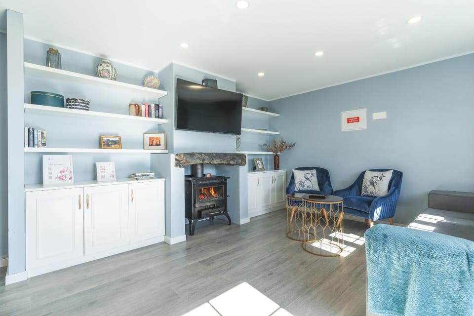 Communal lounge/ TV room, Living room