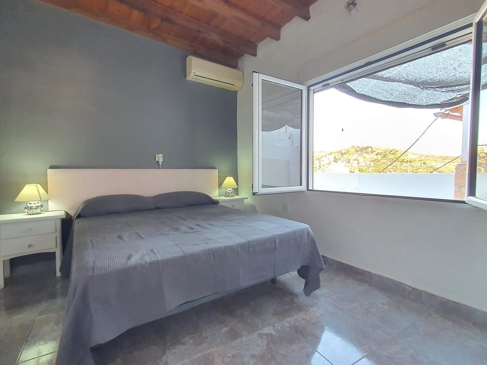 Bed, Photo of the whole room, Bedroom, air conditioner