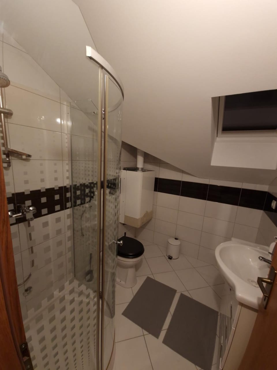 Shower, Toilet, Bathroom, Bath, towels