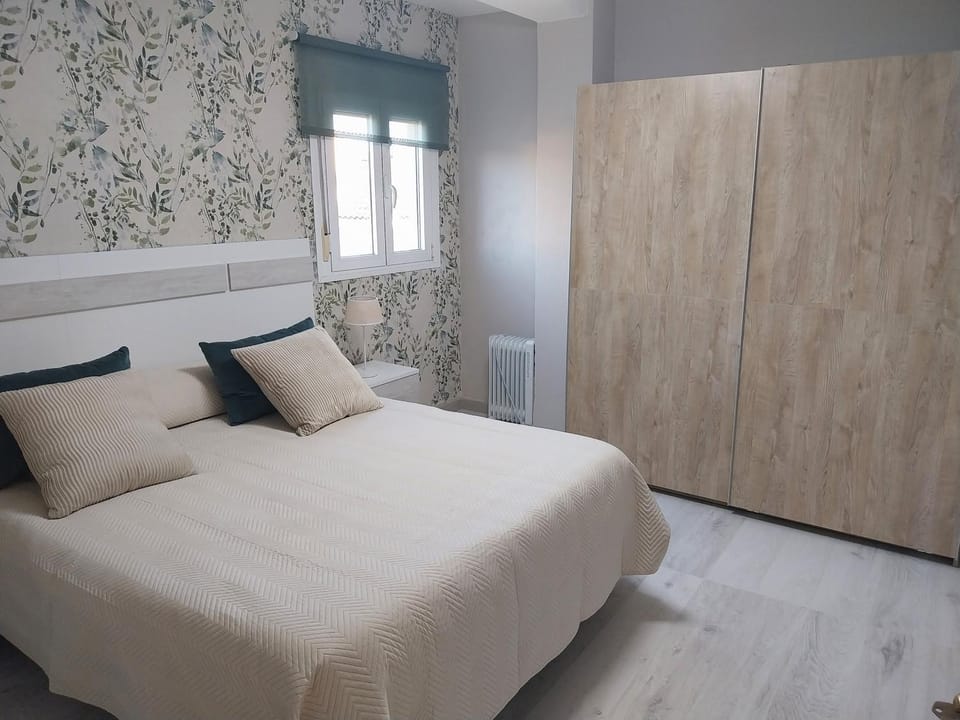 Bed, Bedroom, internet, wardrobe