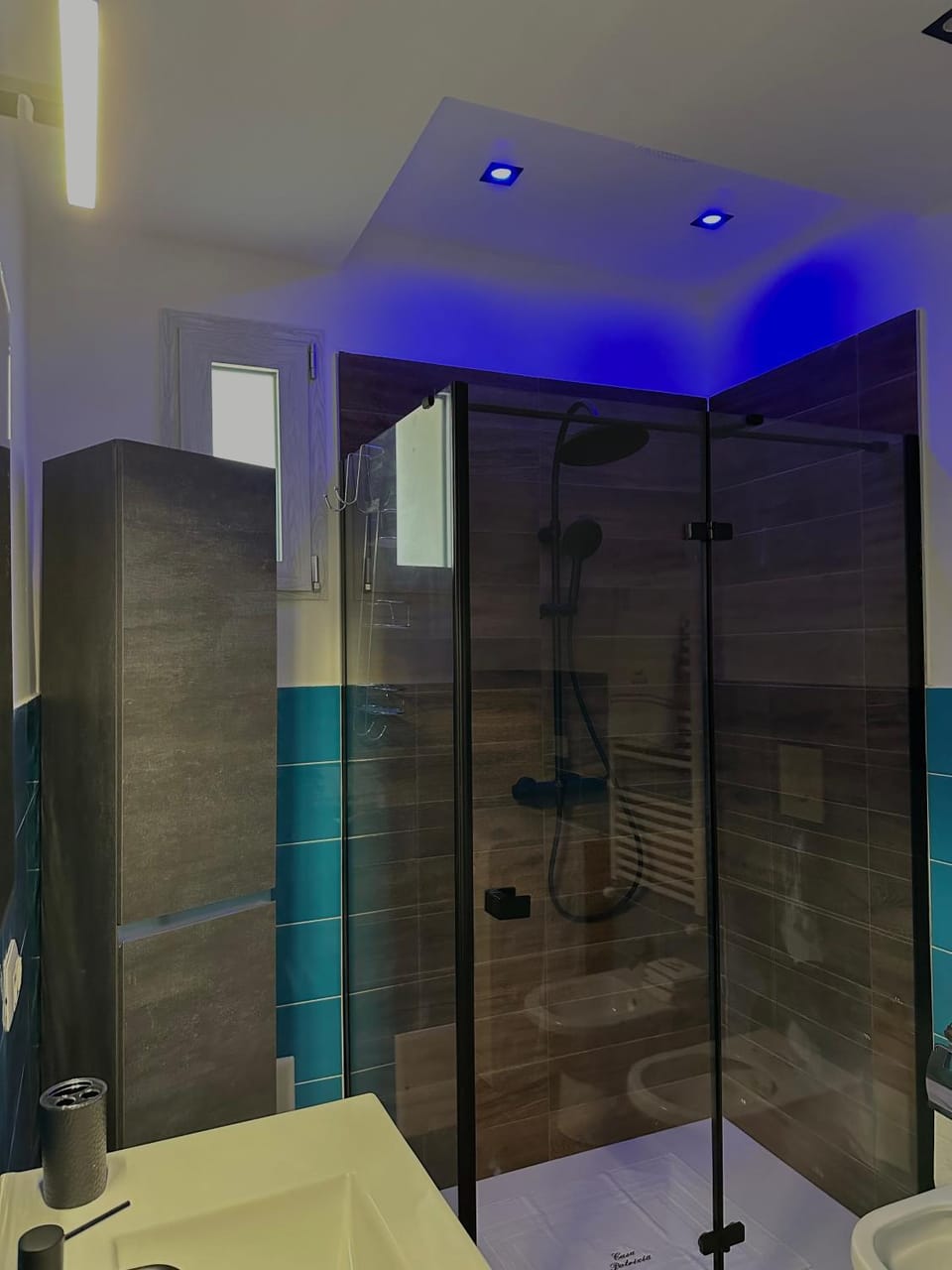 Shower, Toilet, Bathroom, heating, towels
