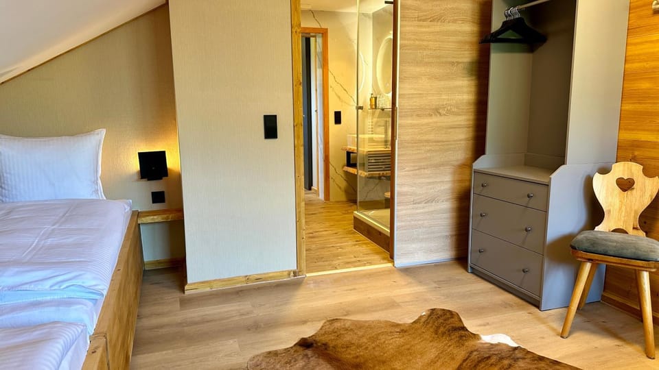 Bed, Living room, Bedroom