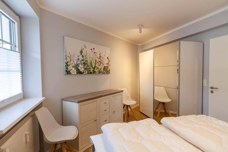 Bed, Photo of the whole room, Bedroom, hair dresser, wardrobe
