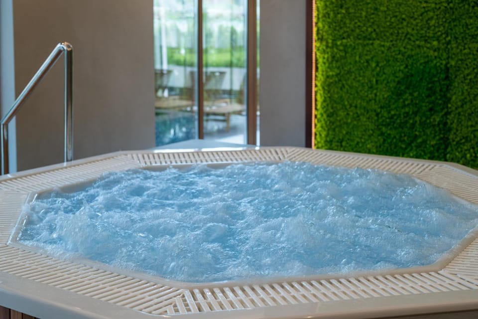 Hot Tub, Hot Tub, Spa and wellness centre/facilities