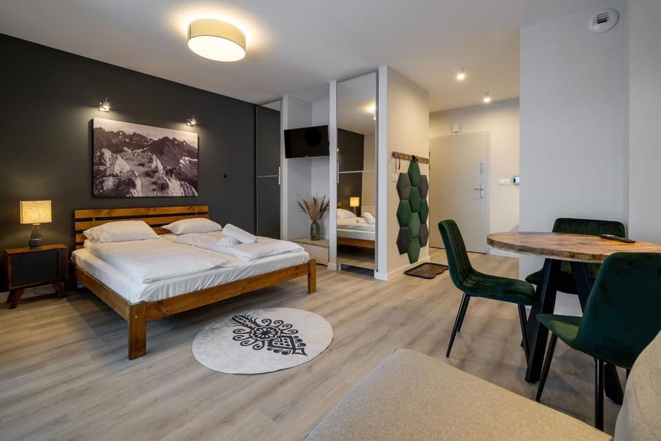 Bed, Photo of the whole room, Seating area
