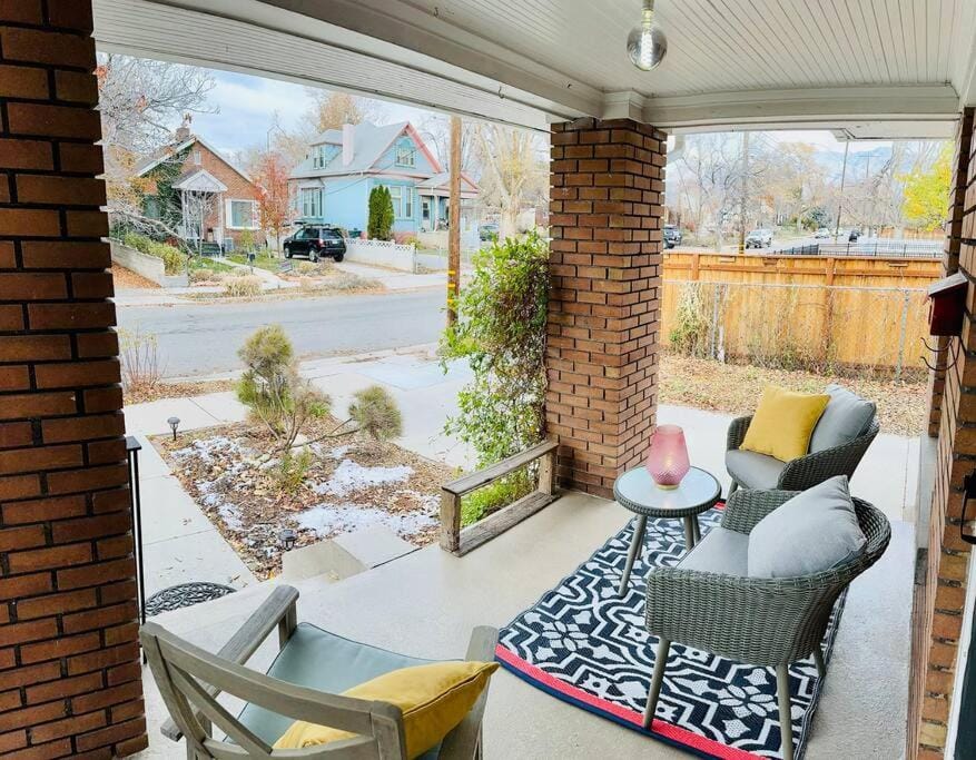 Property building, Patio, Spring, Day, Garden, Garden, View (from property/room), Balcony/Terrace, Balcony/Terrace, Seating area, Dining area, Garden view