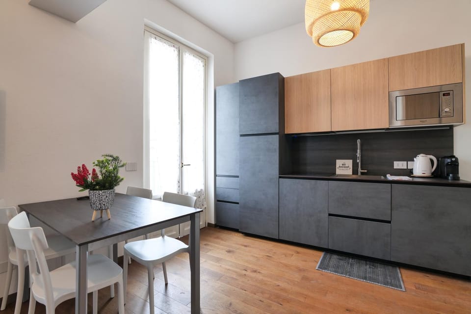 Kitchen or kitchenette, Dining area, stove
