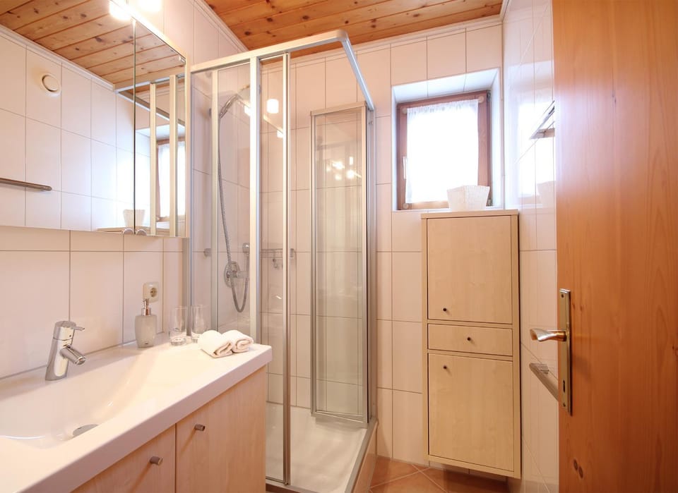 Shower, Bathroom, towels