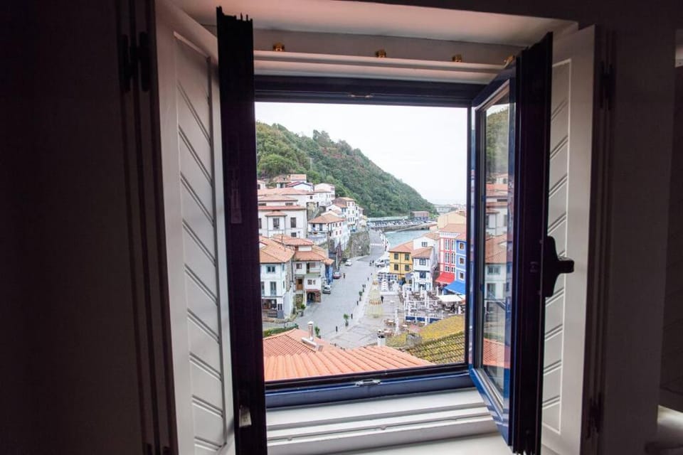 Mountain view, Sea view